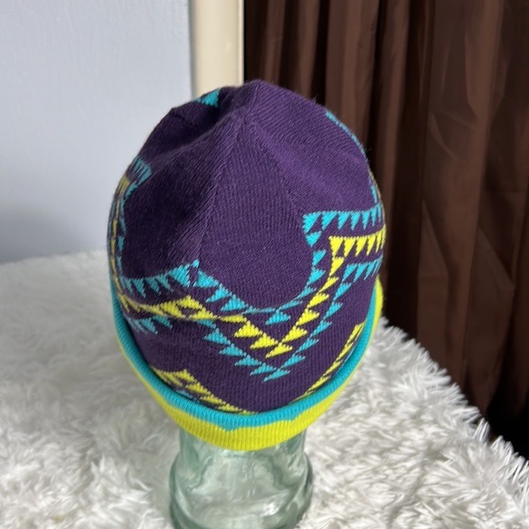 Under Armour Reversible Yellow Purple Turquoise Beanie Ski Winter Cap Toboggan - Picture 3 of 8